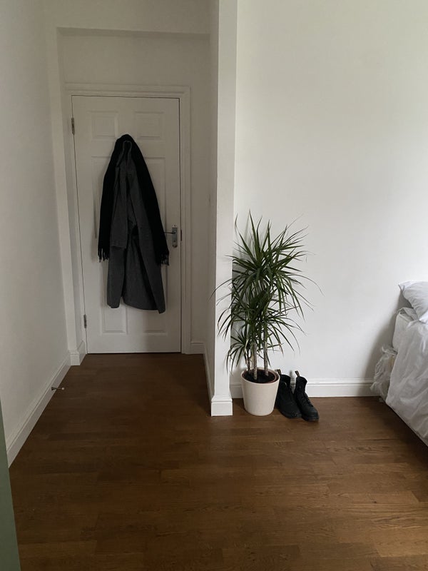 Room Coll's Road in Greater London