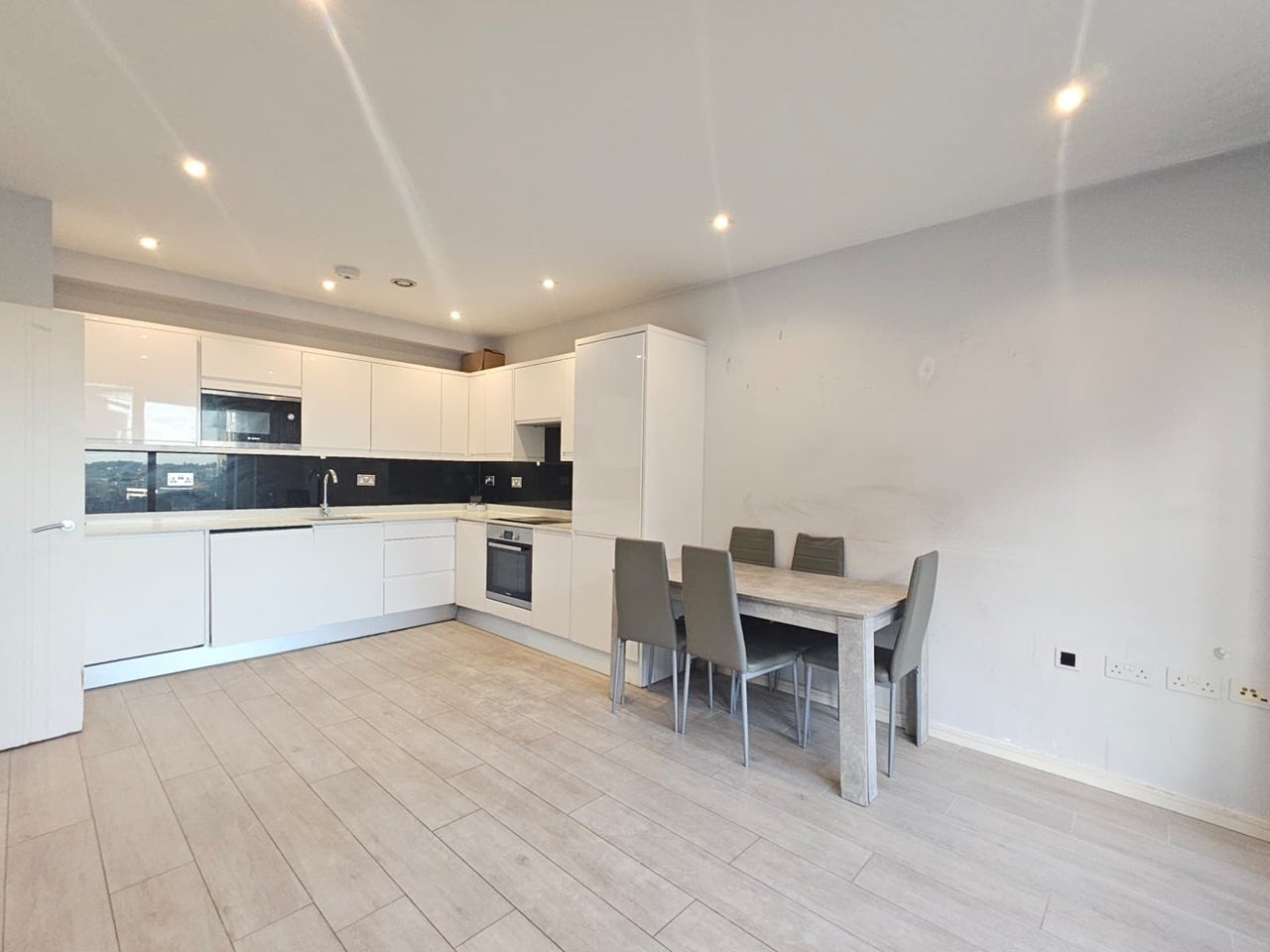 Flat High Road Wembley in Greater London
