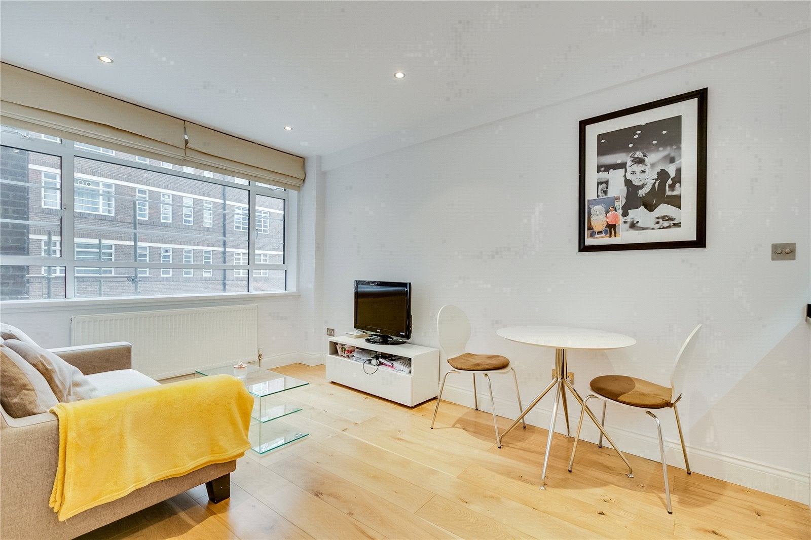 Flat Sloane Avenue in Greater London