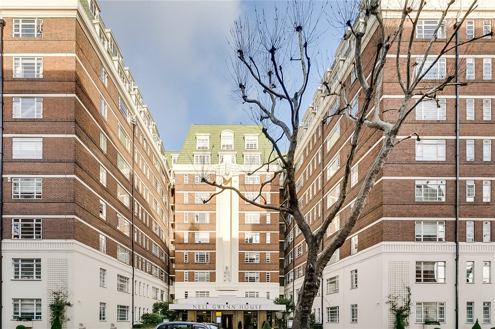 Flat Sloane Avenue in Greater London