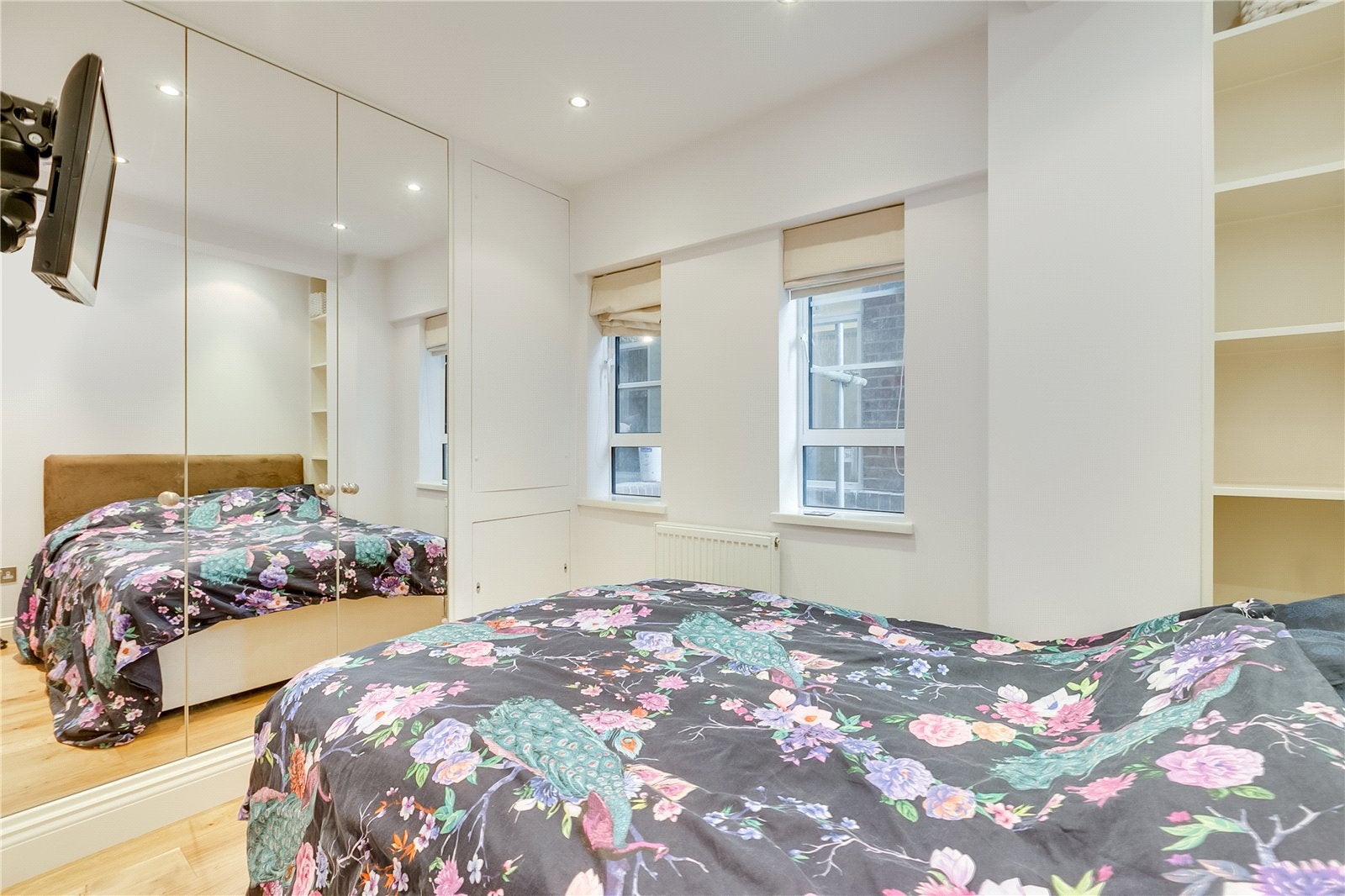Flat Sloane Avenue in Greater London