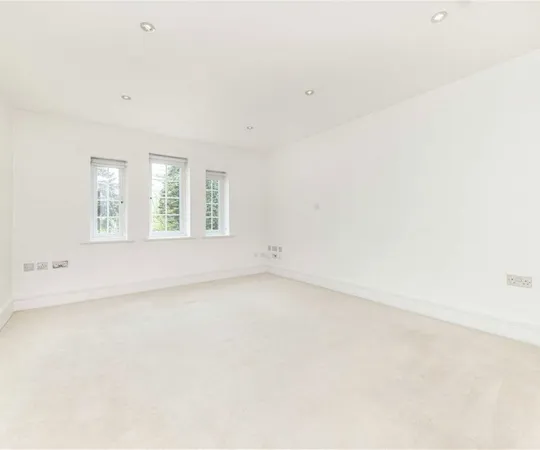 Flat Sheerwater Road in Woking