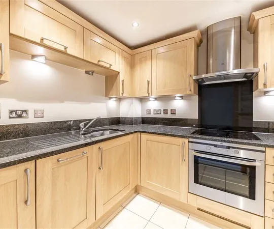 Flat Sheerwater Road in Woking