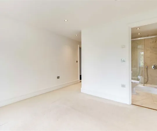 Flat Sheerwater Road in Woking