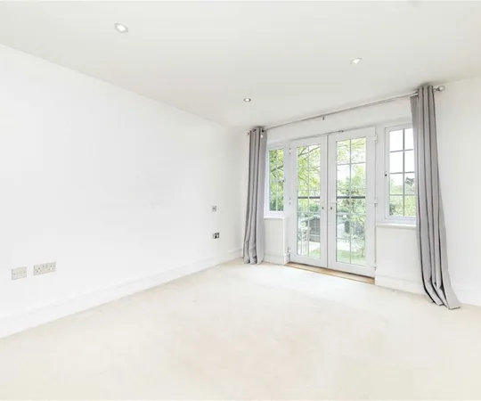 Flat Sheerwater Road in Woking