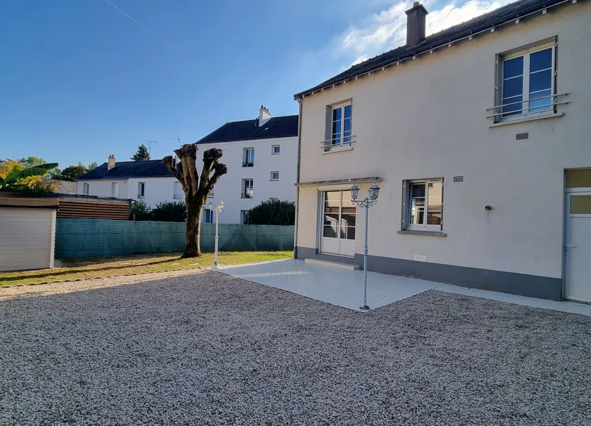House Rue du Maréchal Juin in Luynes