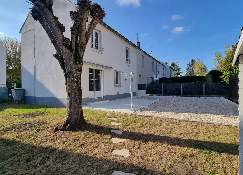 House Rue du Maréchal Juin in Luynes