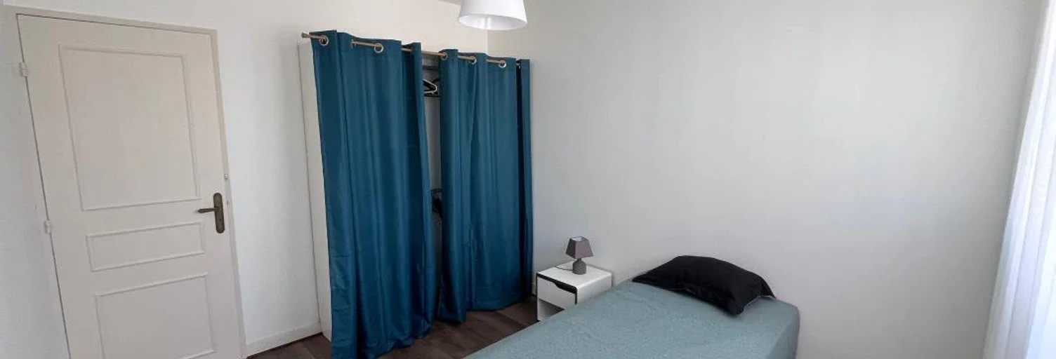 Room Rue Gaston Hulin in Poitiers