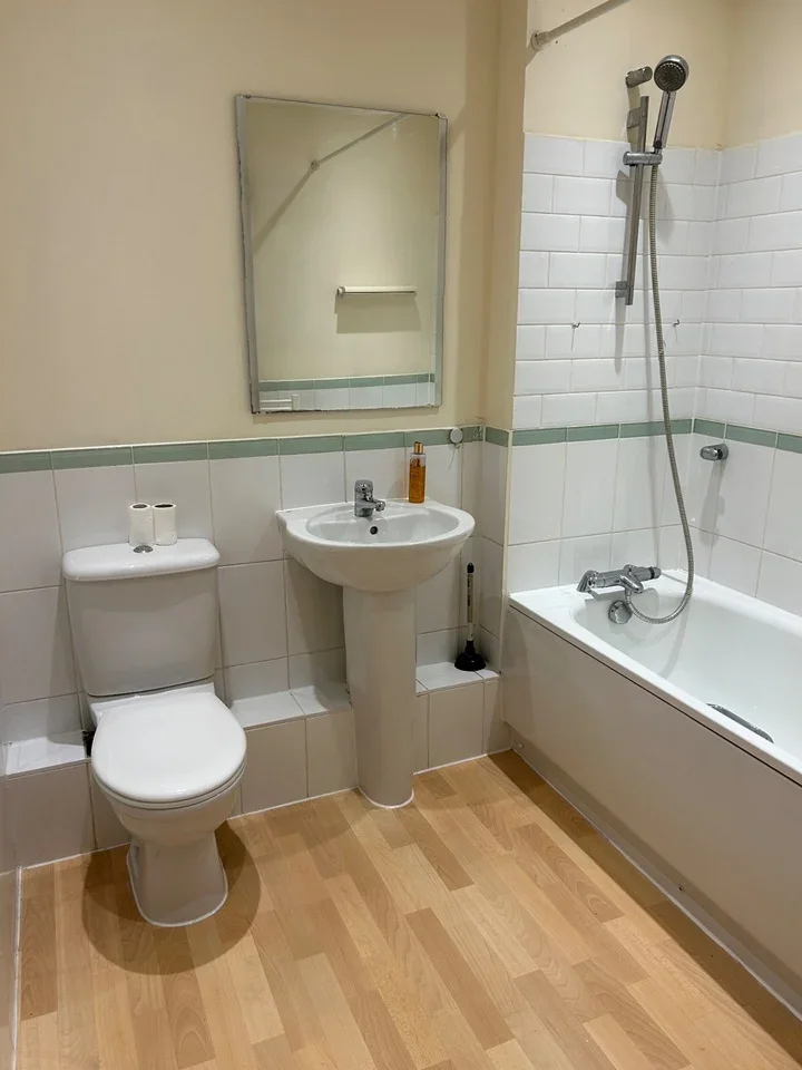 Flat Victoria Road in Greater London