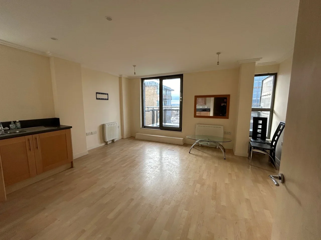 Flat Victoria Road in Greater London