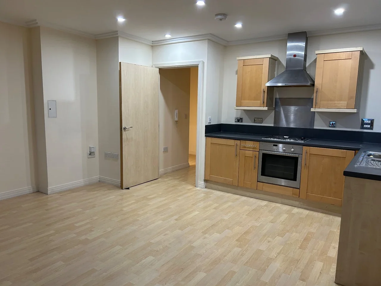 Flat Victoria Road in Greater London
