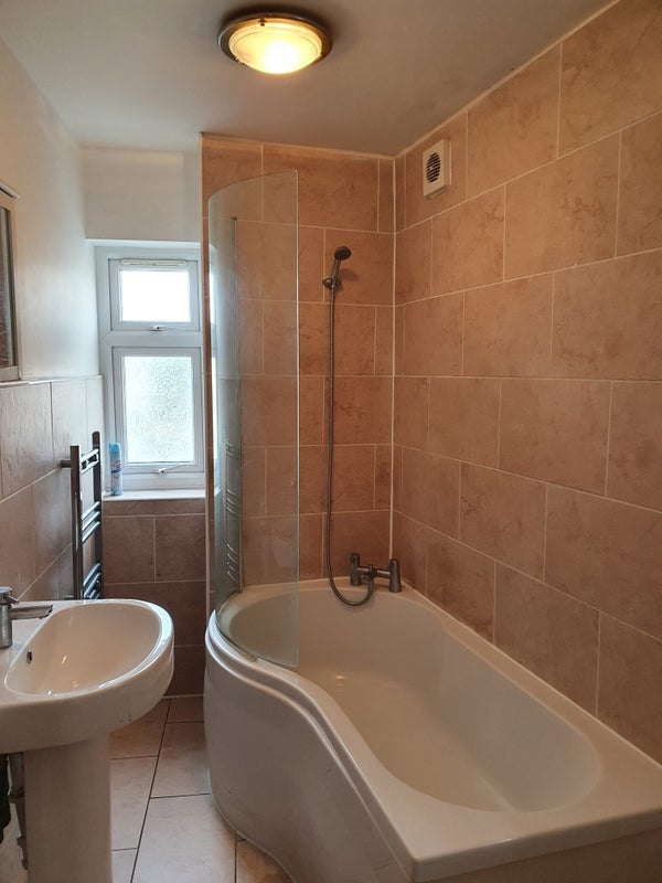 Room Newham Way in Greater London