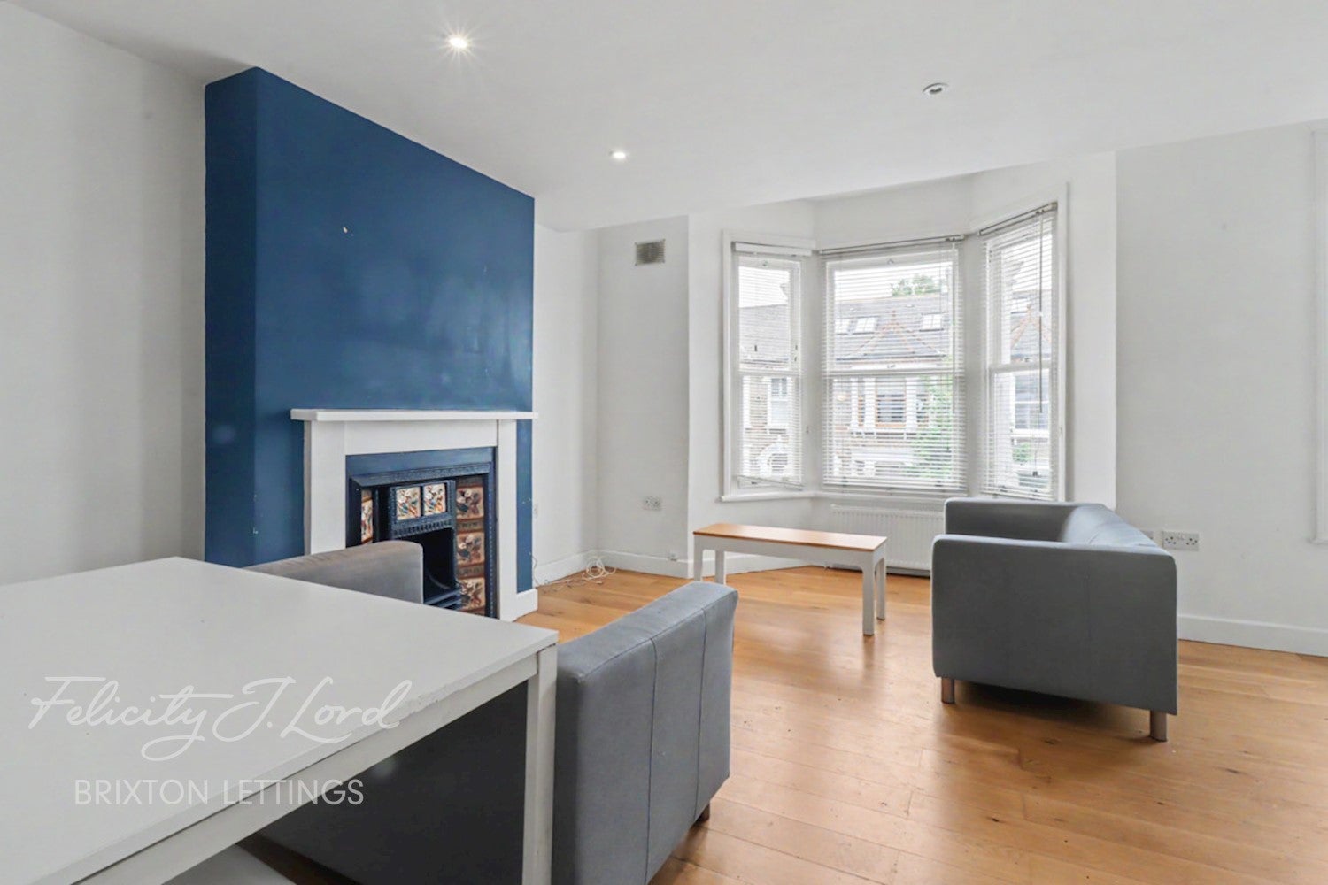 Flat Redlands Way in Greater London