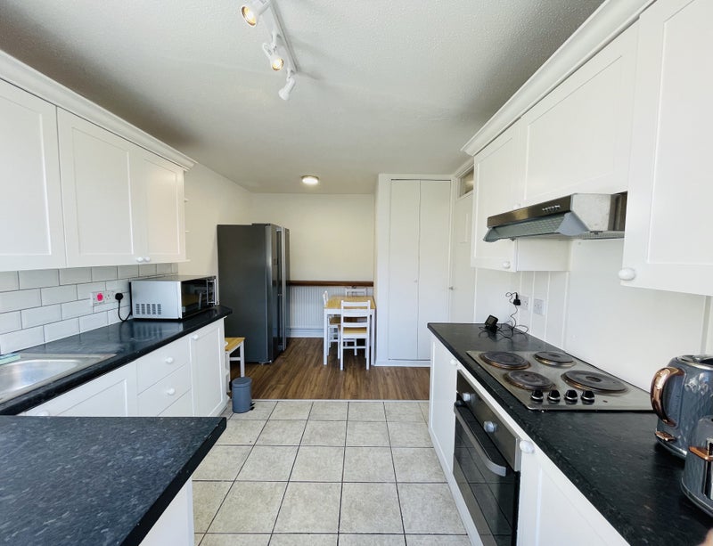 Room Dowdeswell Close in Greater London