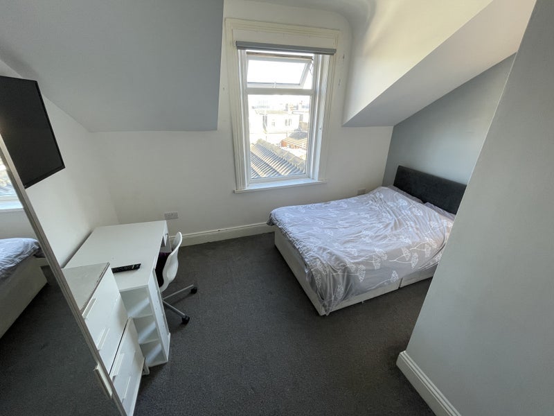 Room Westbourne Road in Sunderland