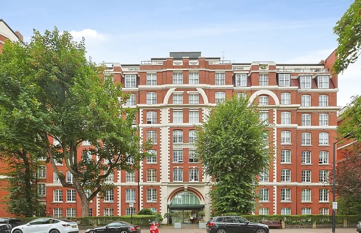 Flat Grove End Road in City of Westminster