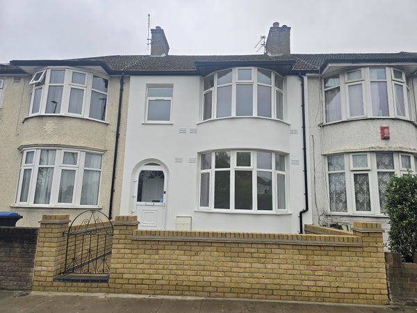 Flat Southbury Road in London
