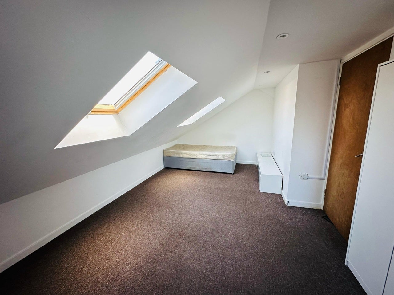 Room Chaplin Road in Greater London