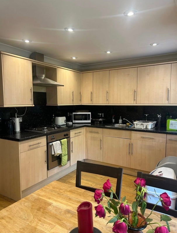 Room Wine Close in Greater London