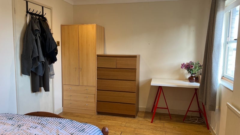 Room Wine Close in Greater London