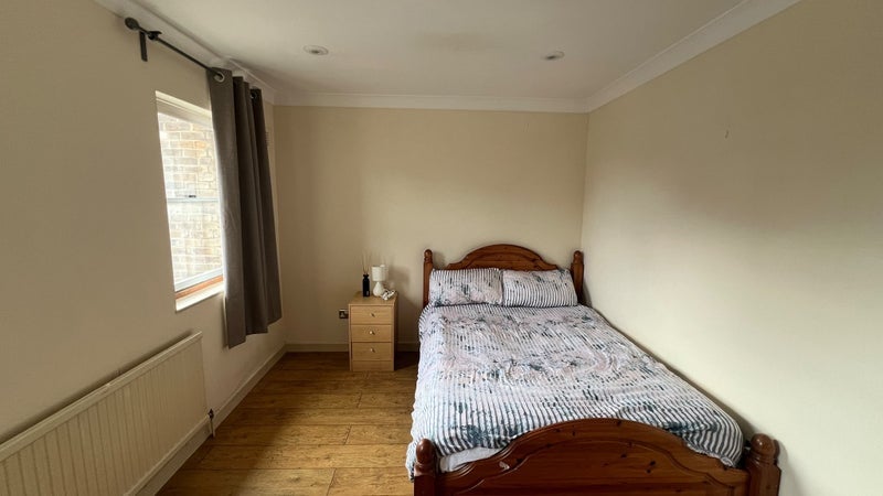 Room Wine Close in Greater London