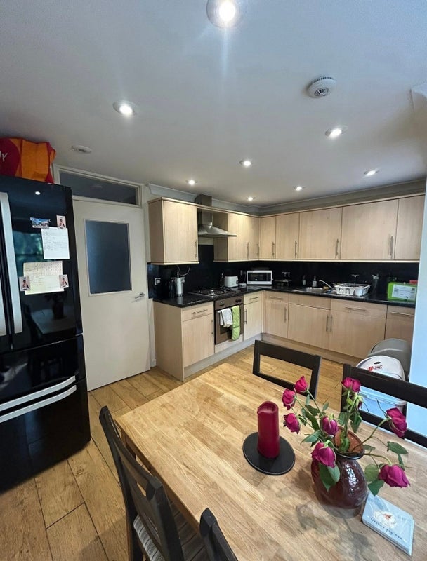 Room Wine Close in Greater London
