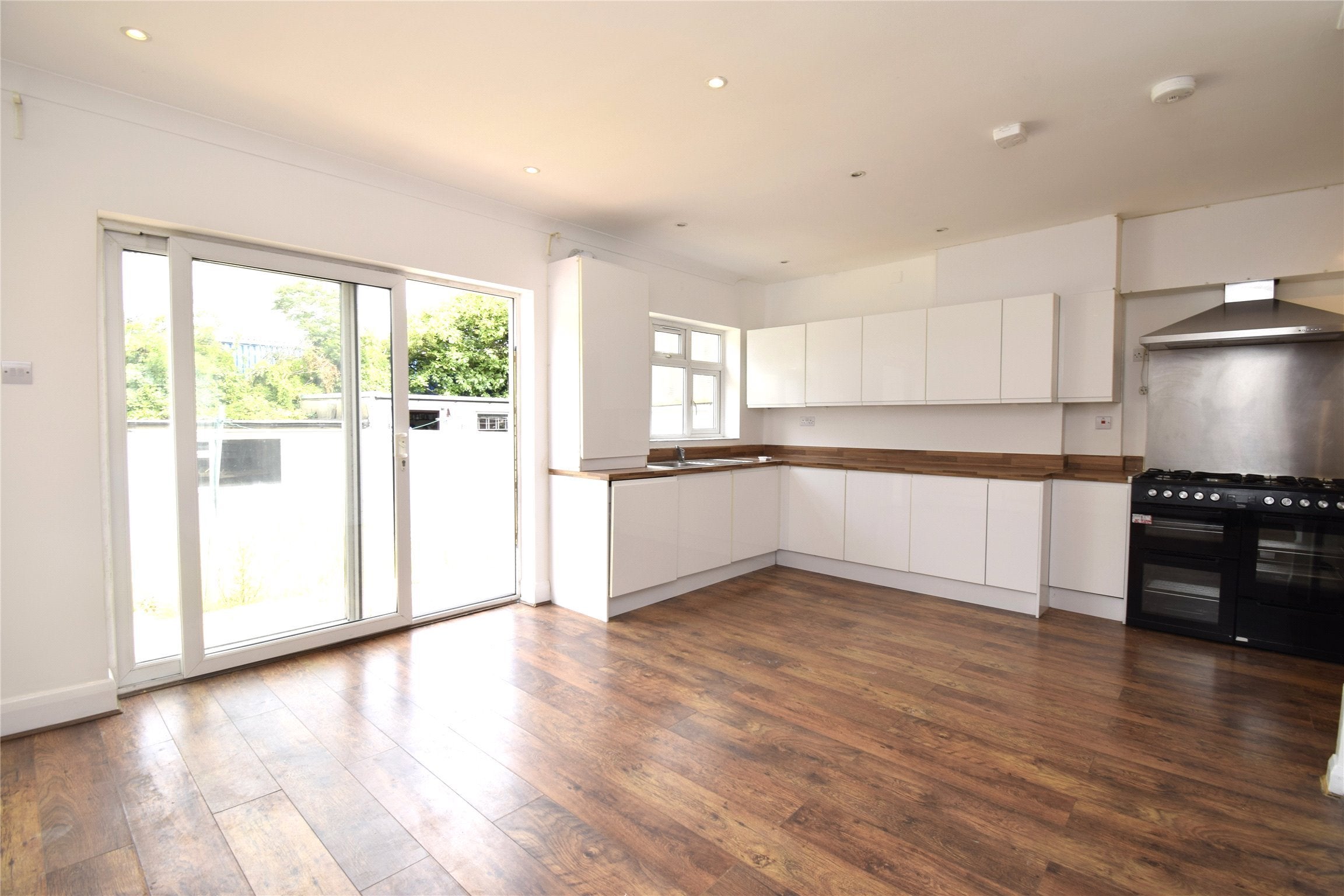 House Evelyn Avenue in Greater London
