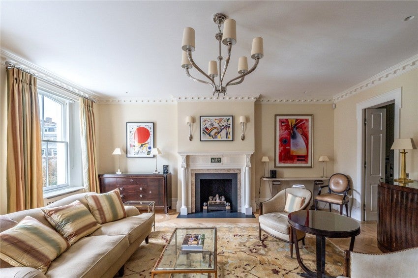 Flat Onslow Square in Greater London