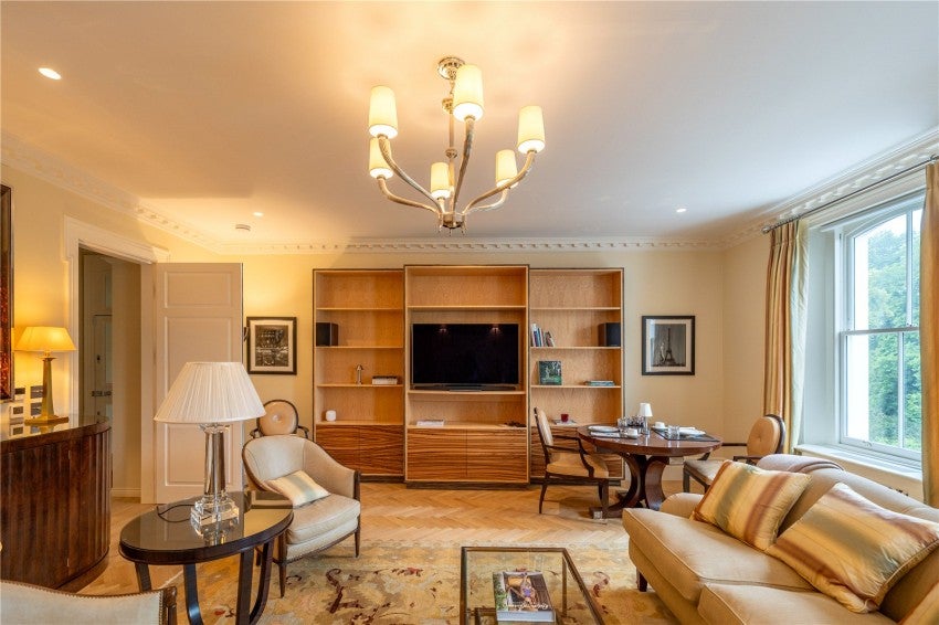 Flat Onslow Square in Greater London