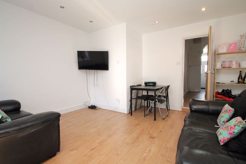 Flat Merthyr Street in Cardiff