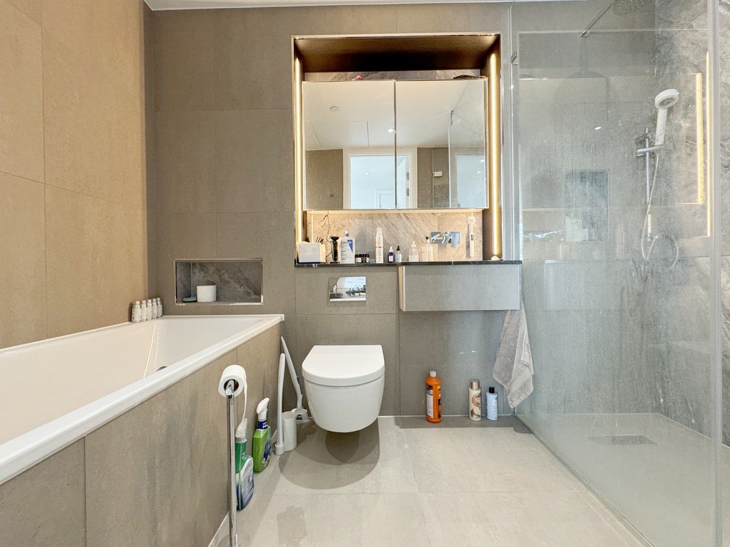 Flat Dingley Road in Greater London