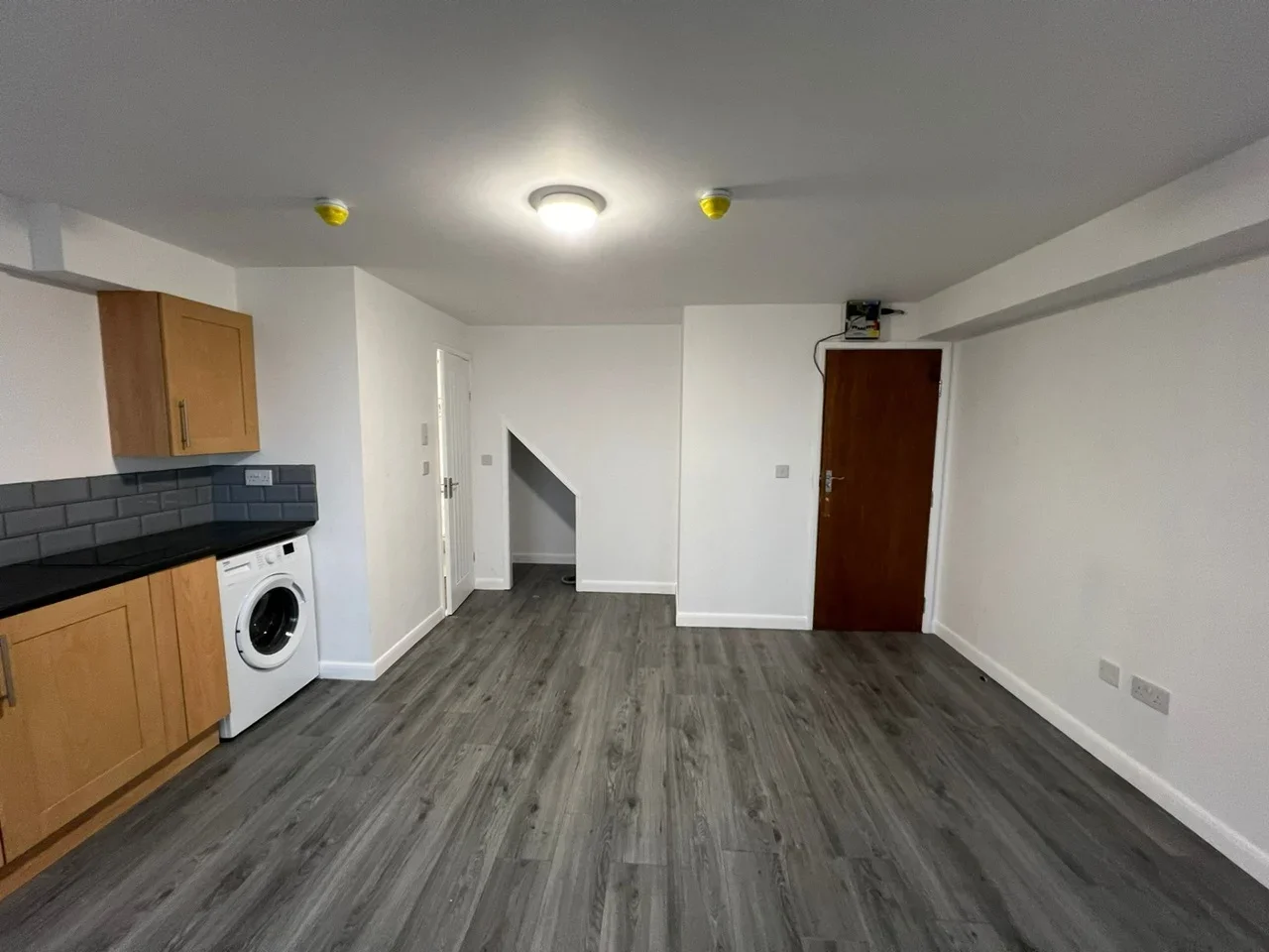 Flat Holbrook Lane in Coventry