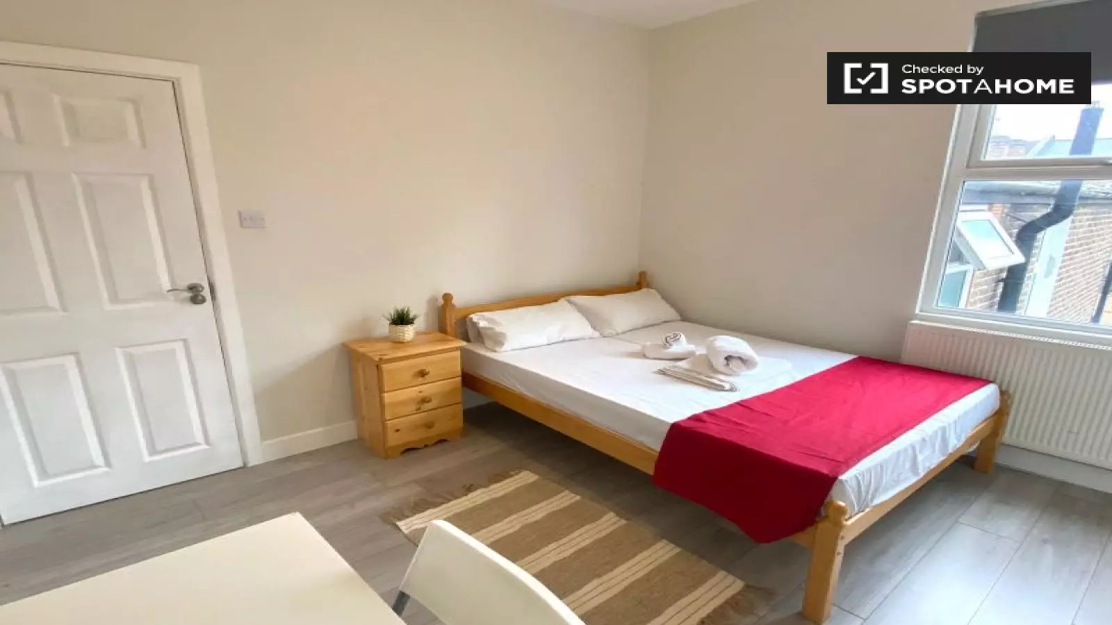 Room Antill Road in Greater London