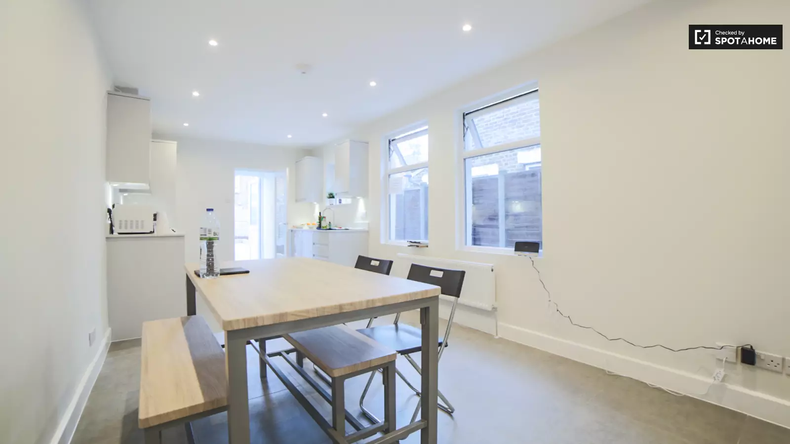 Room Antill Road in Greater London