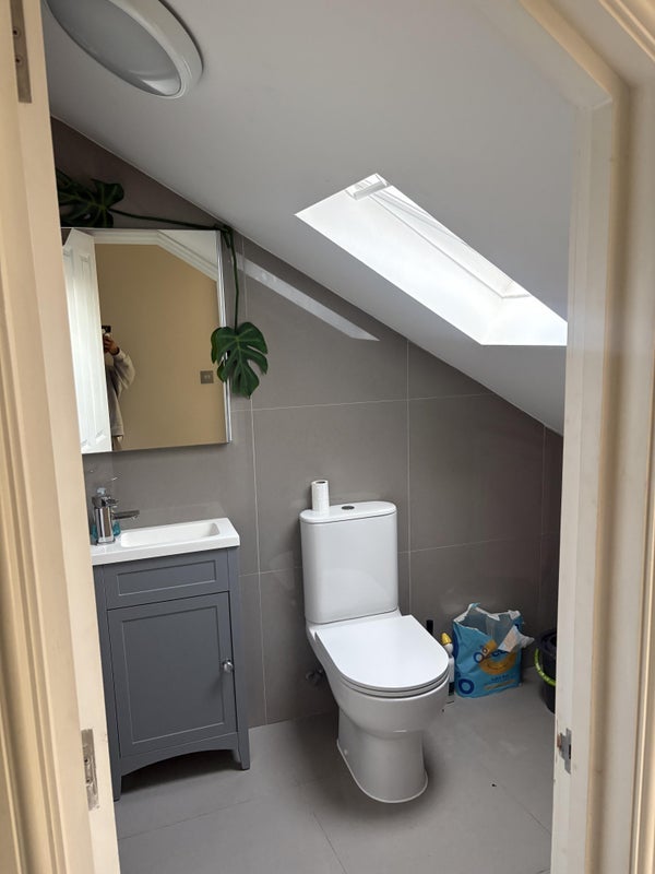 Room Gorleston Road in Greater London