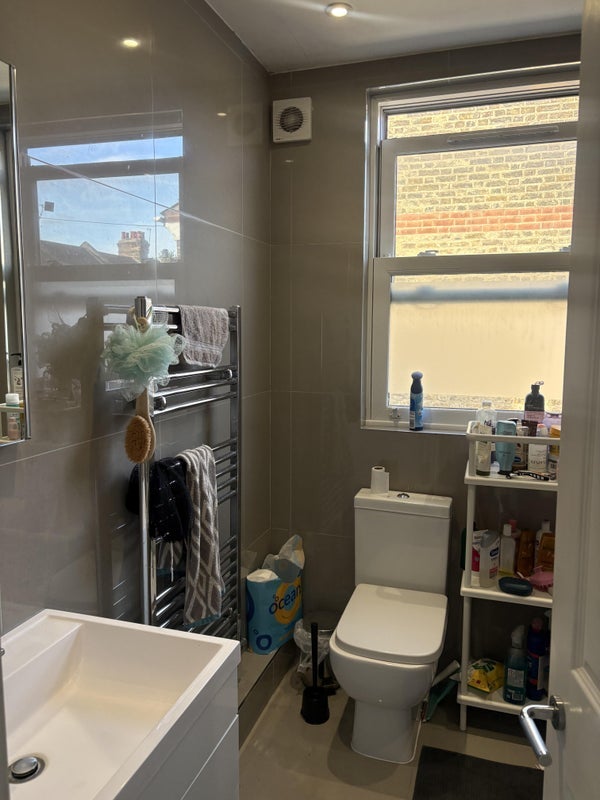 Room Gorleston Road in Greater London