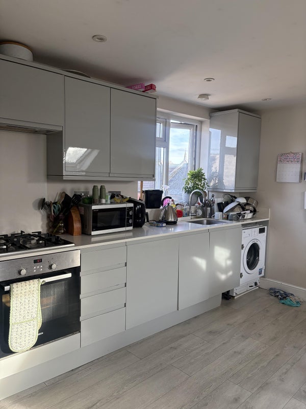 Room Gorleston Road in Greater London