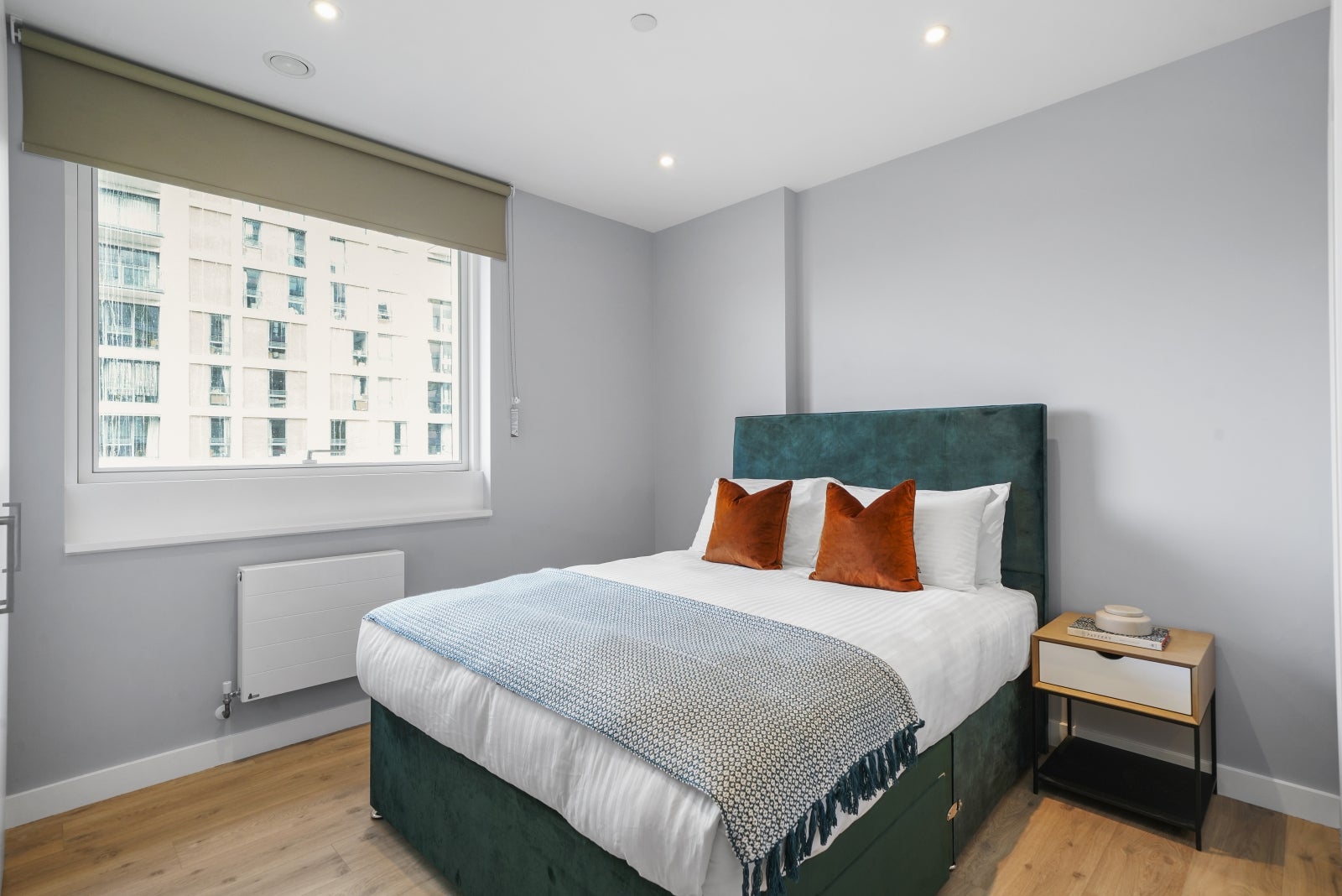 Flat Anthems Way in Greater London