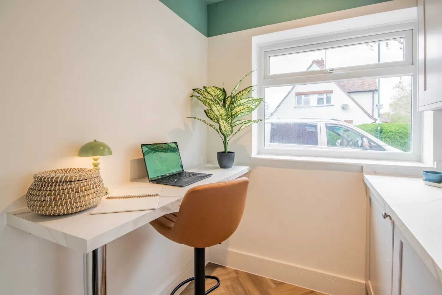 Room Woodside Road in Nottingham