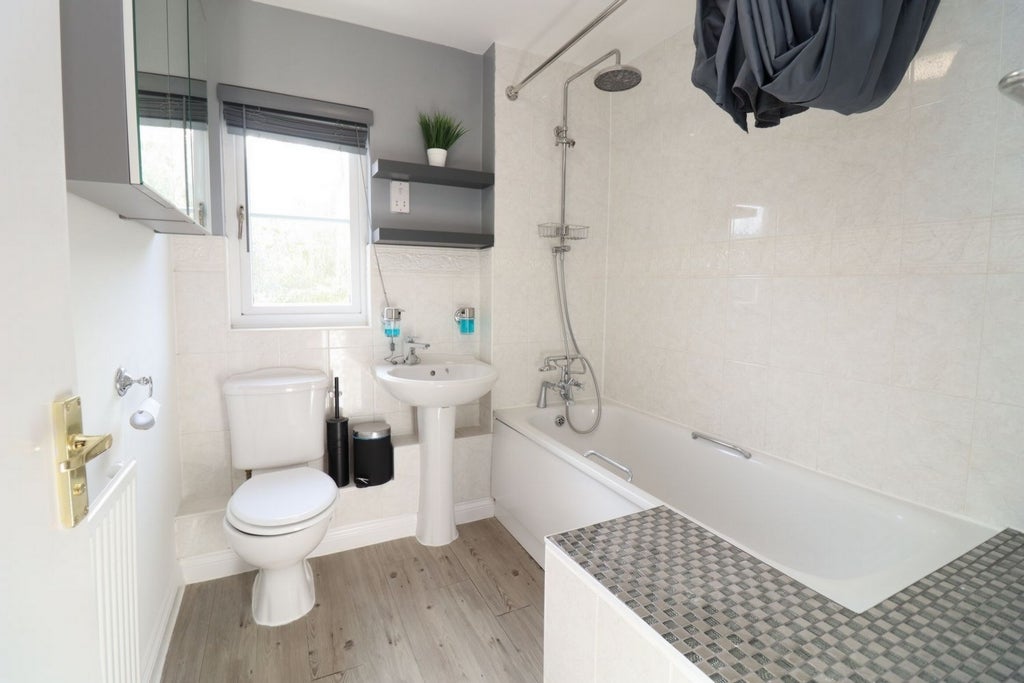 Room Globe Road in Greater London