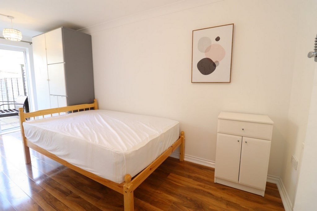 Room Globe Road in Greater London