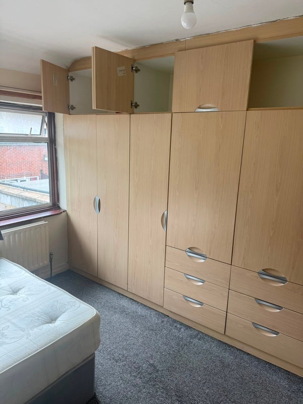 Room Review Road in Greater London