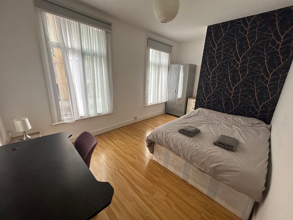 Room Vauxhall Bridge Road in City of Westminster