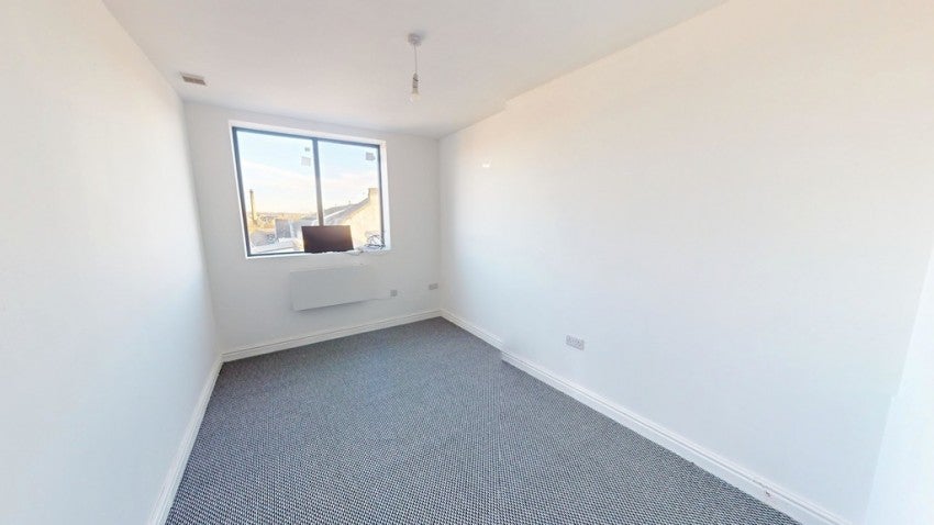 Flat Ingleby Road in Bradford