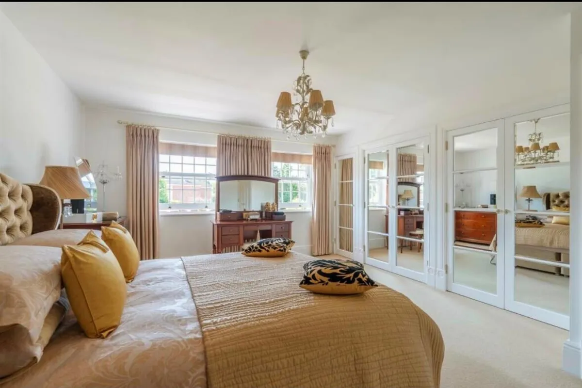 House Bath Road in Saltford