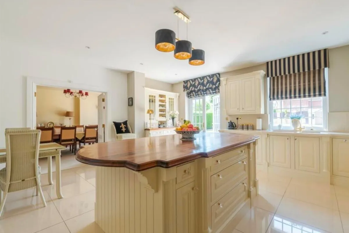 House Bath Road in Saltford