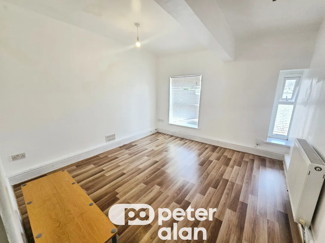 Flat Carlton Terrace in Swansea