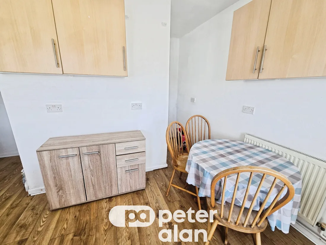 Flat Carlton Terrace in Swansea