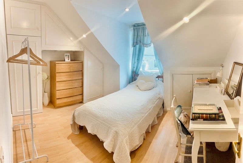 Room Rutlish Road in Greater London