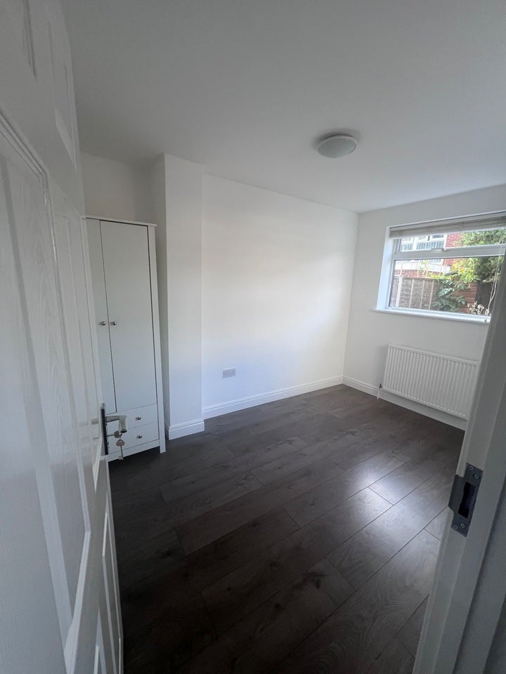 Room Gresham Road in Greater London